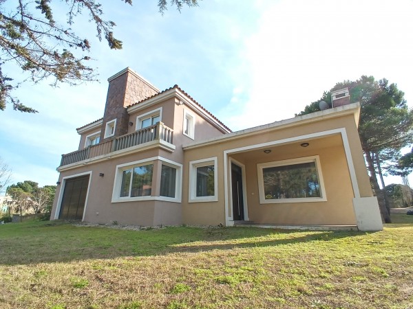 Moderna casa 4 habitaciones  Pinamar