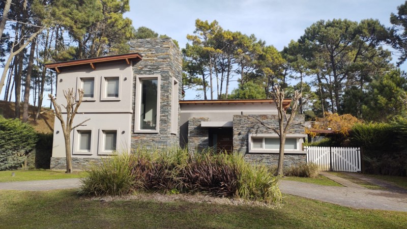 Casa minimalista de 4 dormitorios Pinamar