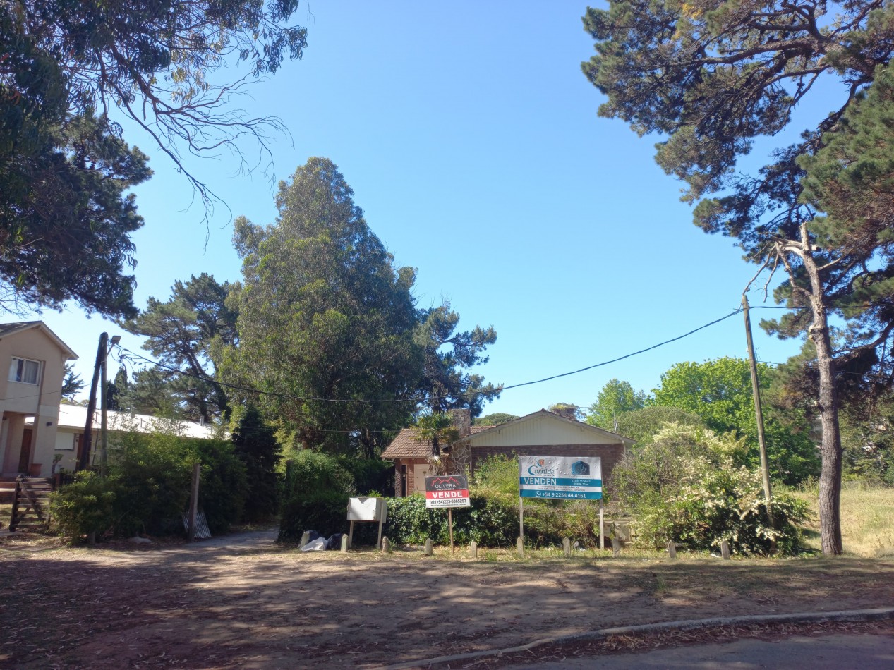 Lote Multifamiliar con dos casas en Pinamar