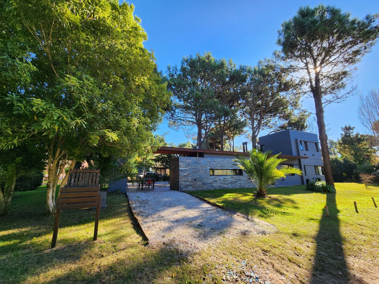 Oportunidad Unica: Casa con Jardin y Pileta en Lomas de Valeria. 