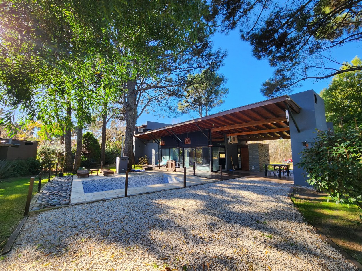 Oportunidad Unica: Casa con Jardin y Pileta en Lomas de Valeria. 