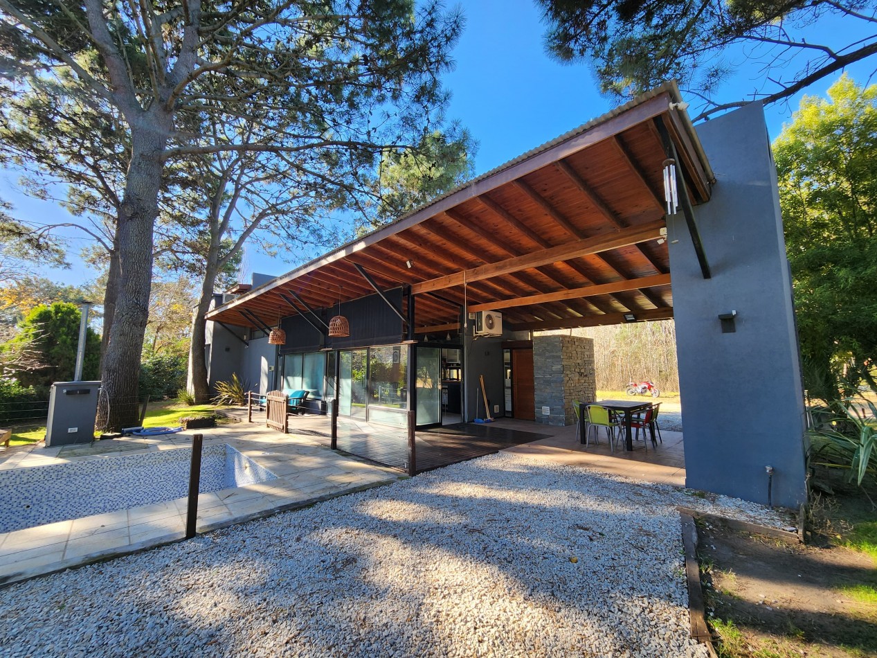 Oportunidad Unica: Casa con Jardin y Pileta en Lomas de Valeria. 