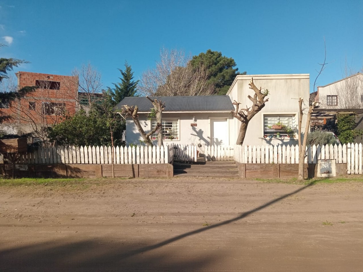 Casa 3 Ambientes con Amplio Jardin en Ostende