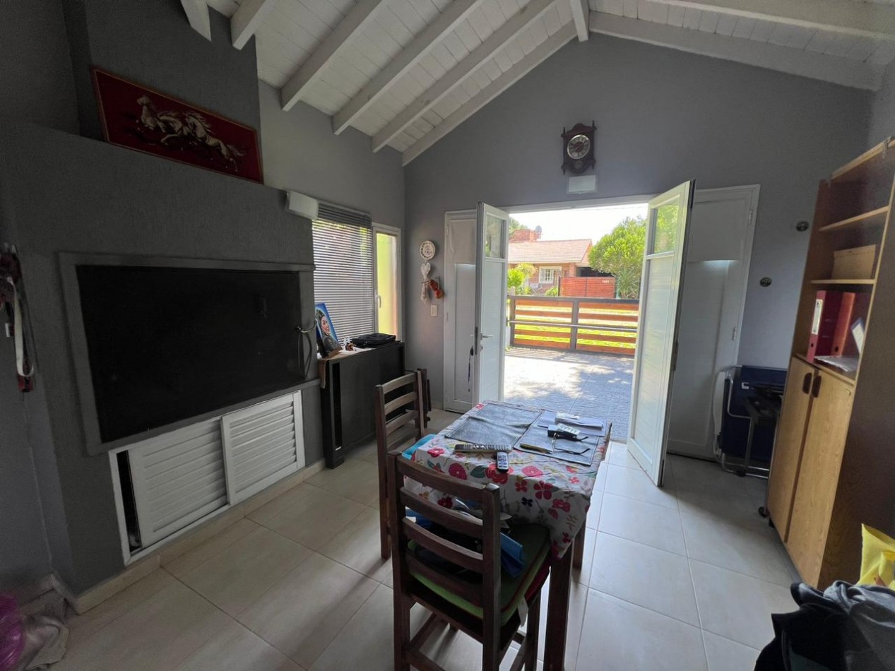 Ostende: Casa con 3 Dormitorios y departamento de servicio.