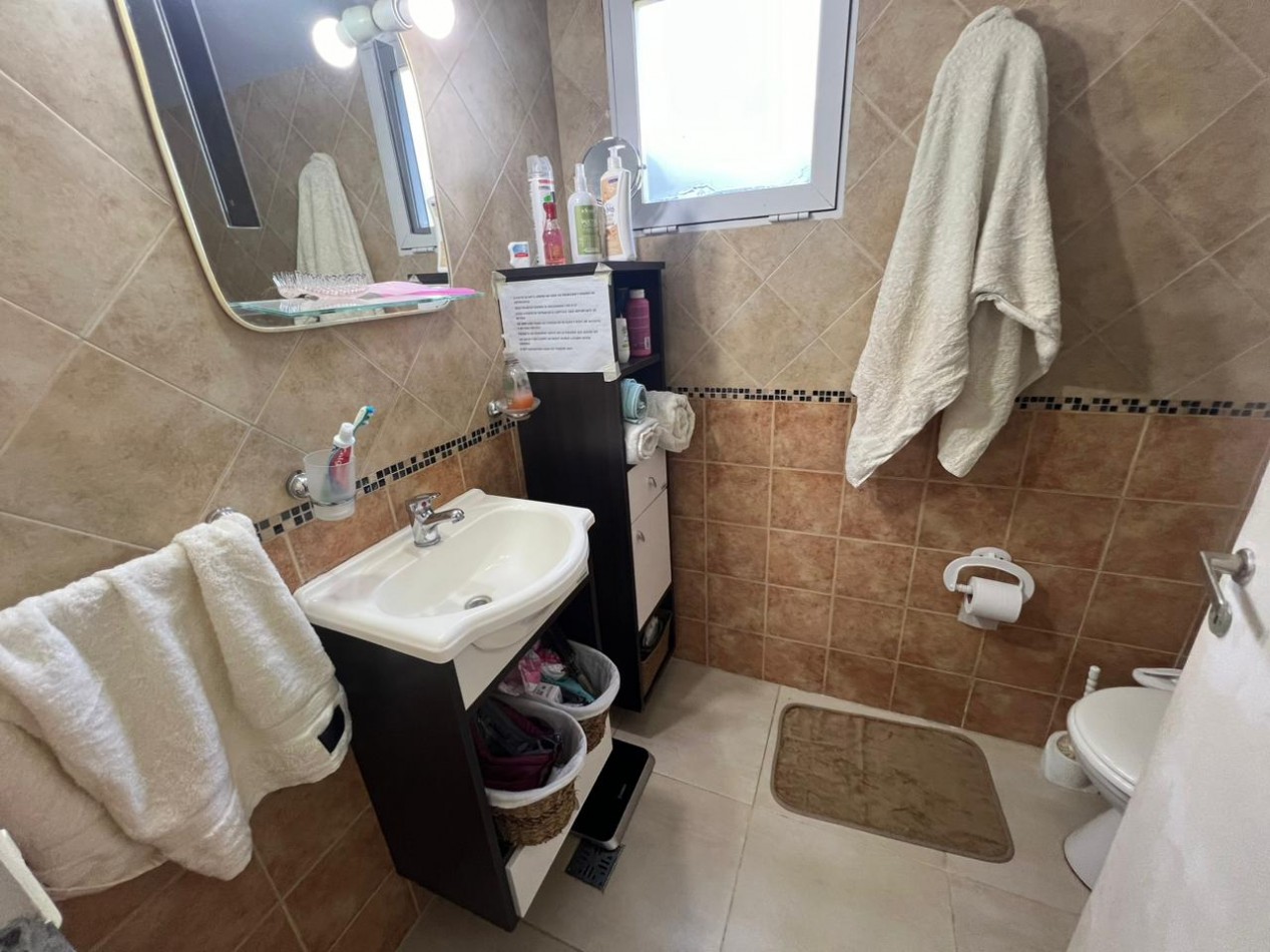 Ostende: Casa con 3 Dormitorios y departamento de servicio.