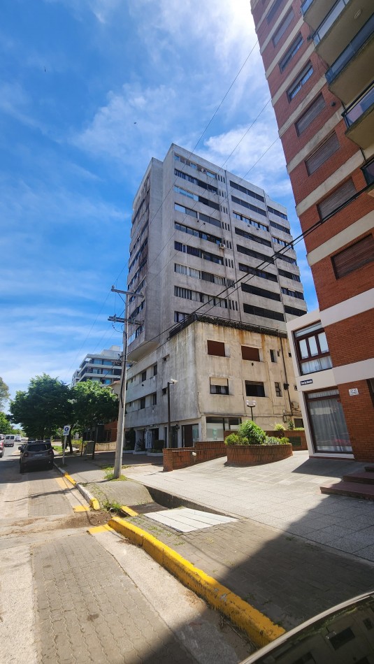 Departamento de 2 Ambientes Refaccionado  en Edificio Tenerife