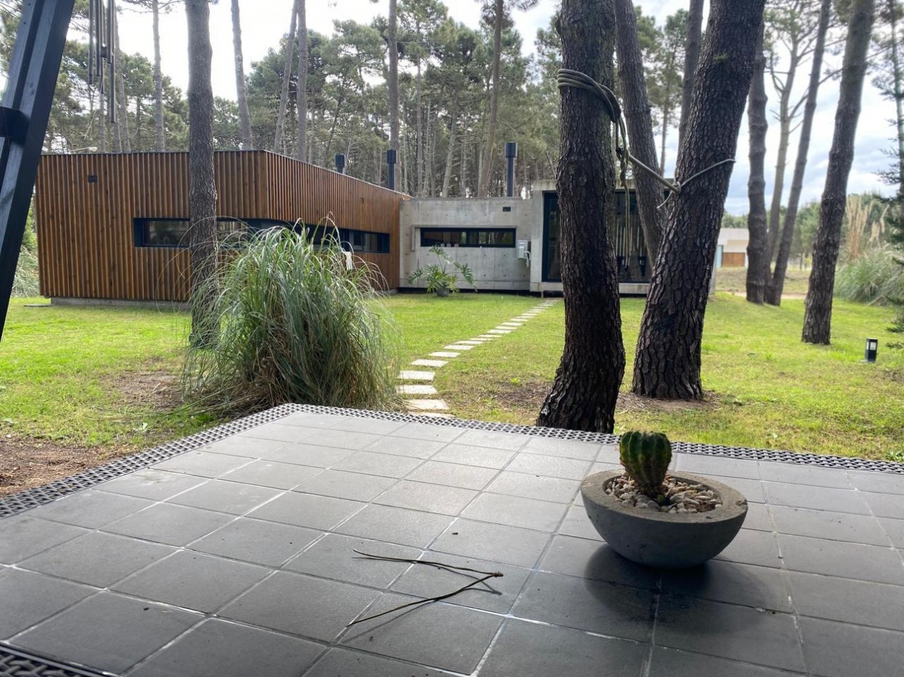 Casa de una planta con tres dormitorios. Pinamar