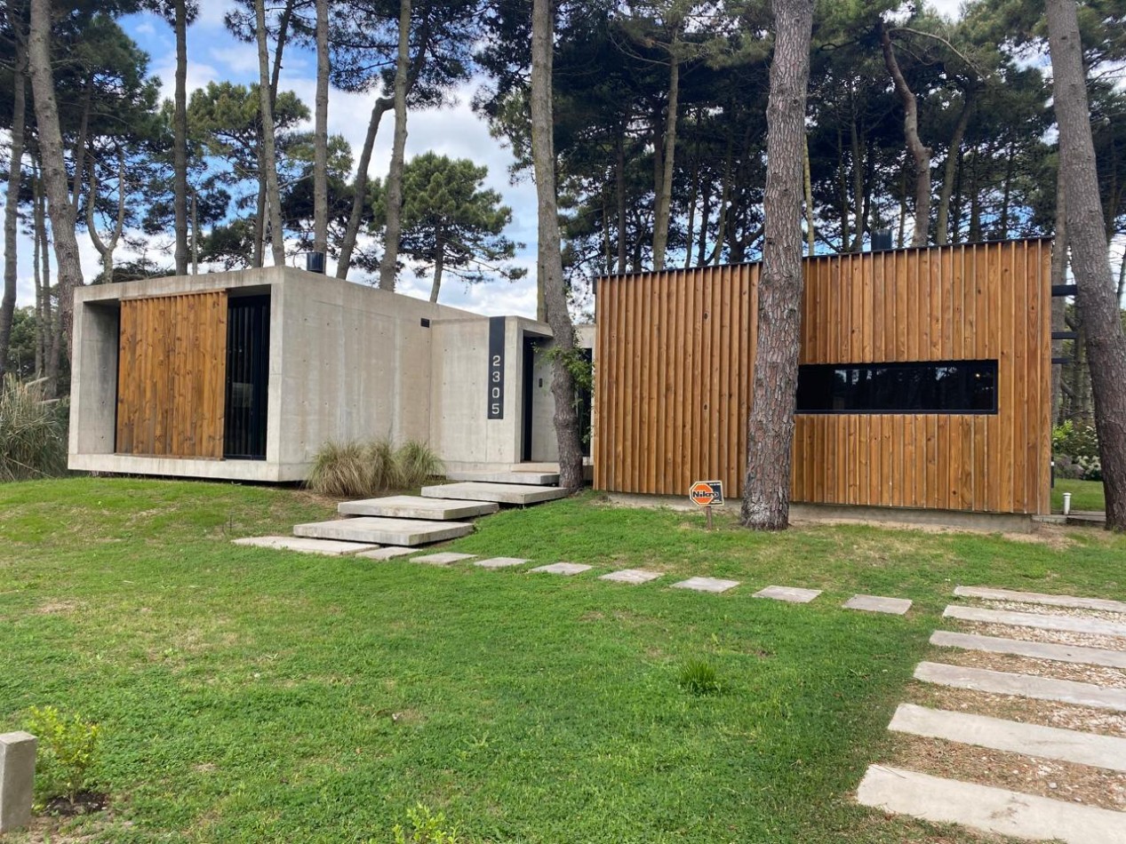 Casa de una planta con tres dormitorios. Pinamar