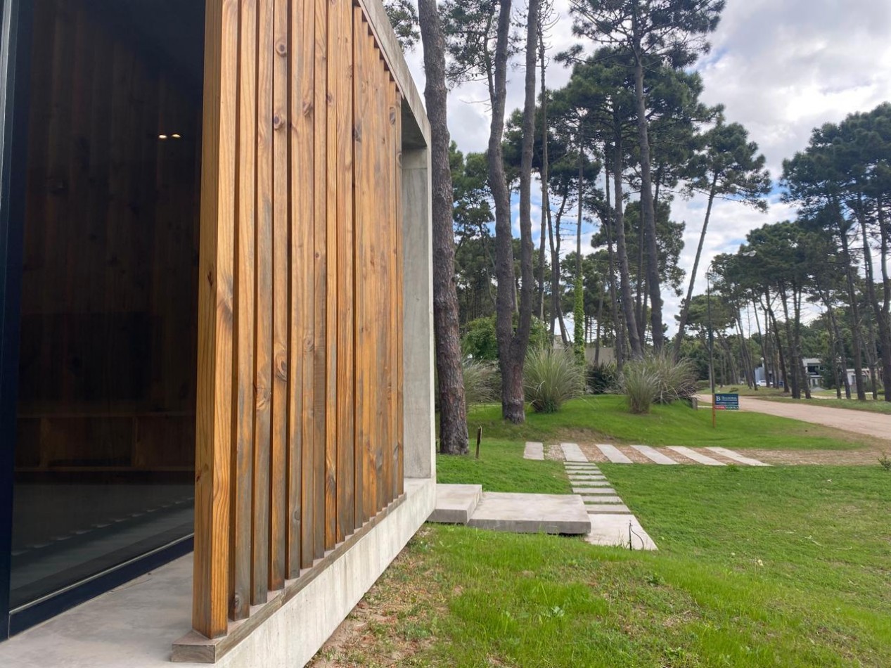 Casa de una planta con tres dormitorios. Pinamar