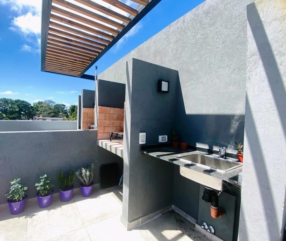 Departamento de 2 ambientes con Terraza, Jacuzzi y Cochera Propia