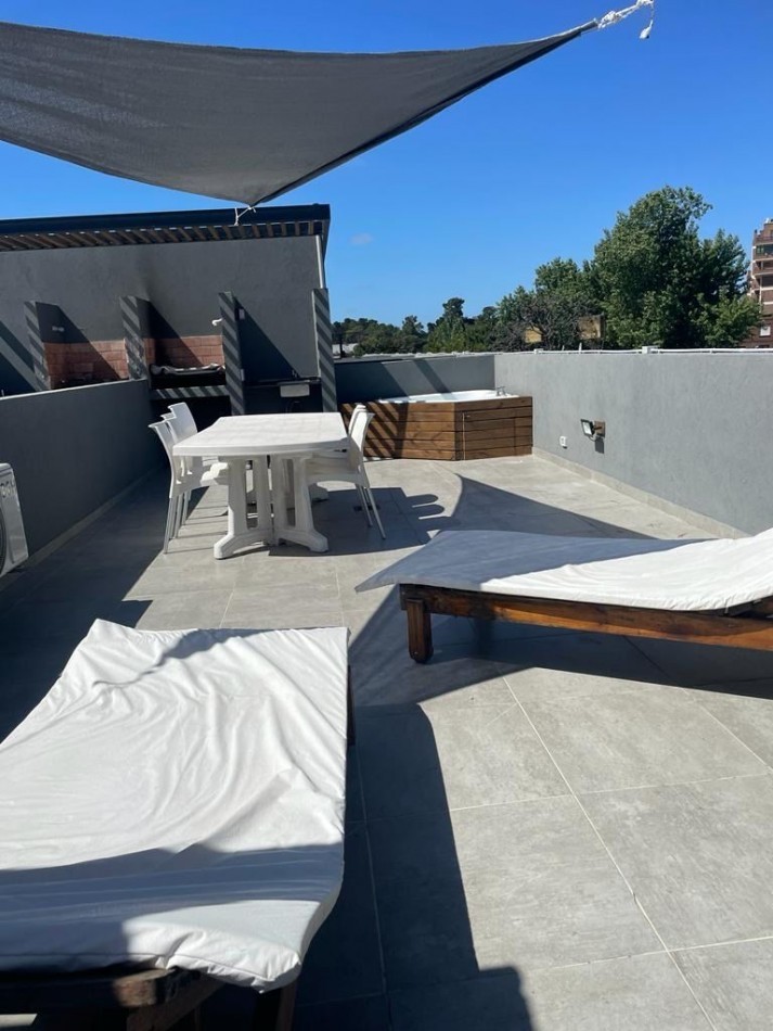 Departamento de 2 ambientes con Terraza, Jacuzzi y Cochera Propia