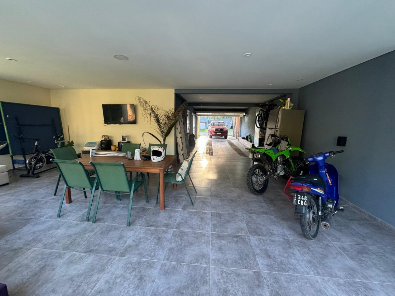 Casa en venta en Pinamar La Herradura 7 ambientes Galeria Terraza Piscina Garage