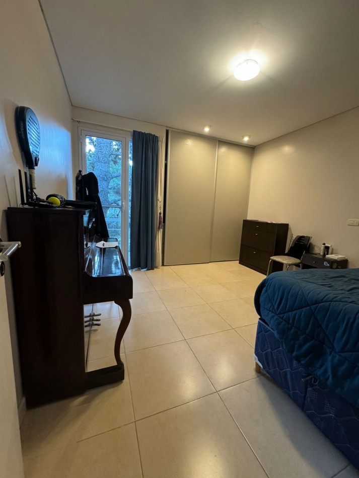 Casa en venta en Pinamar La Herradura 7 ambientes Galeria Terraza Piscina Garage