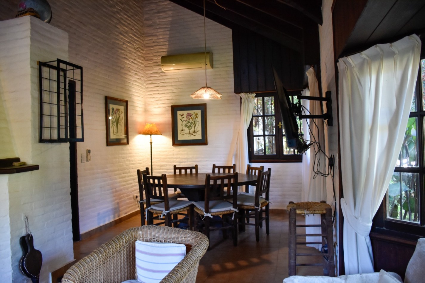 Casa de excelente calidad constructiva muy cerca del mar - Pinamar. 