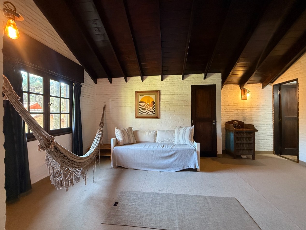 Casa de excelente calidad constructiva muy cerca del mar - Pinamar. 