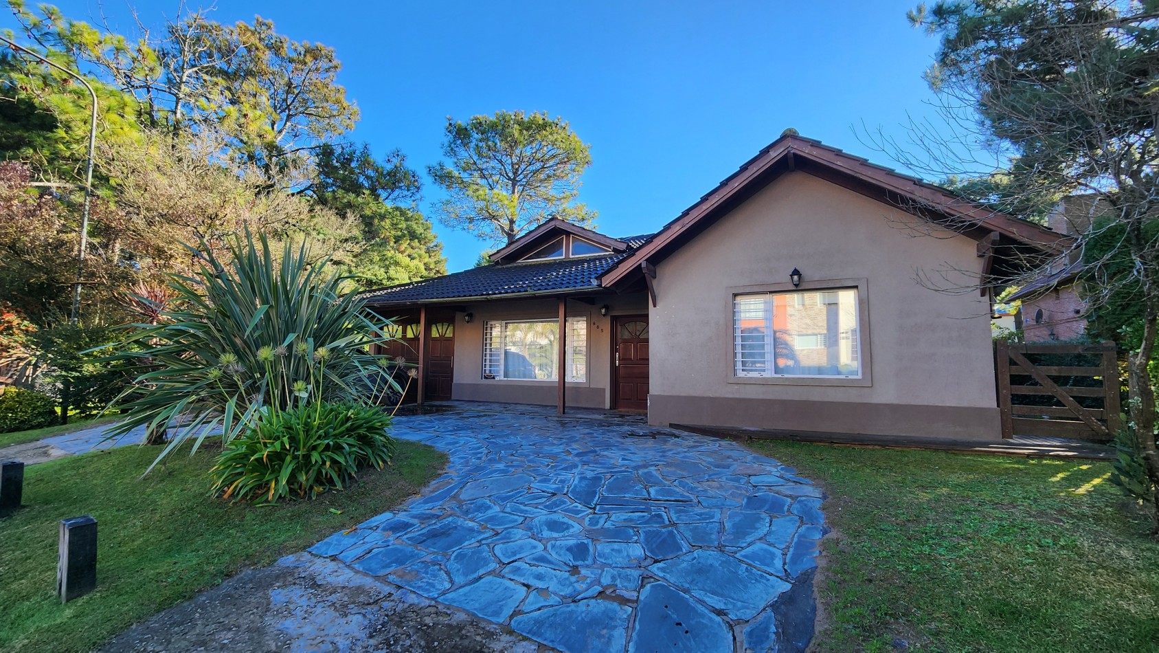 Casa en Venta Pinamar Zona B5 3 Dormitorios + Playroom Gas Natural Amplio jardin