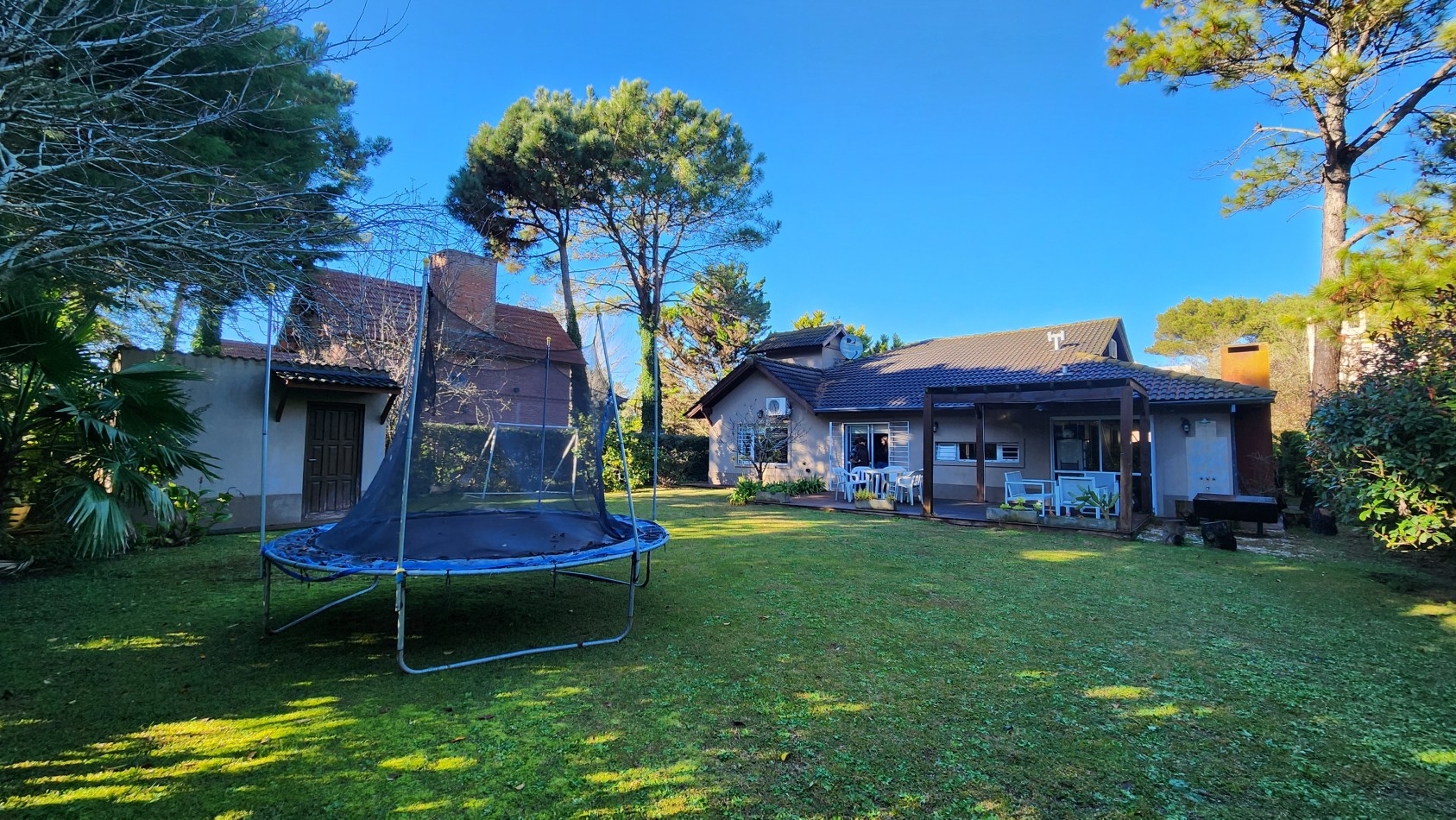 Casa en Venta Pinamar Zona B5 3 Dormitorios + Playroom Gas Natural Amplio jardin