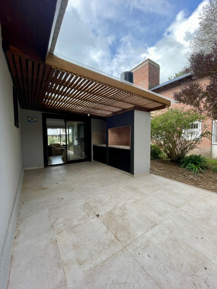 Casa en Venta A estrenar Pinamar Lasalle  4 ambientes + Galeria + Lavadero FINANCIA