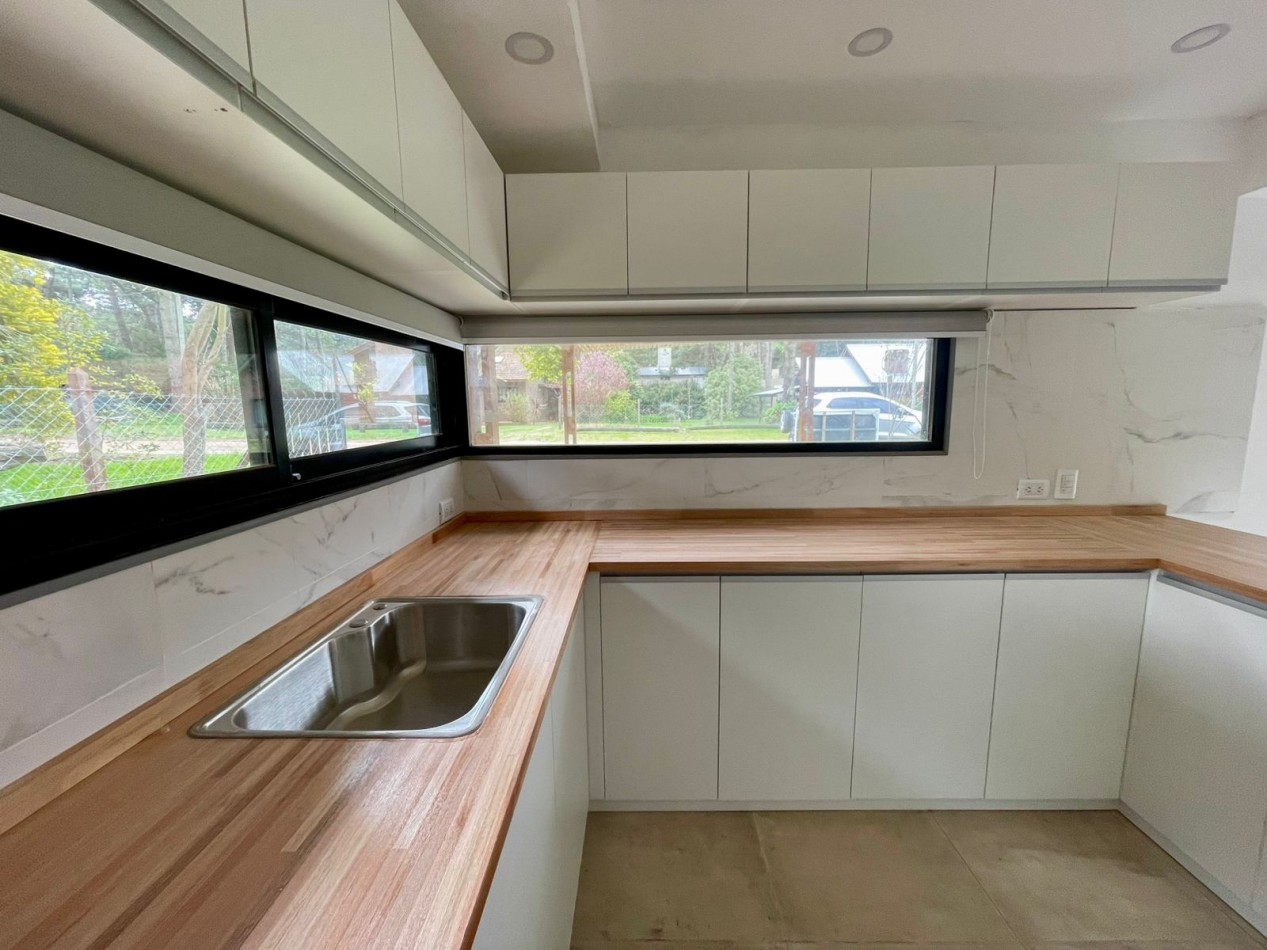 Casa en Venta A estrenar Pinamar Lasalle  4 ambientes + Galeria + Lavadero FINANCIA