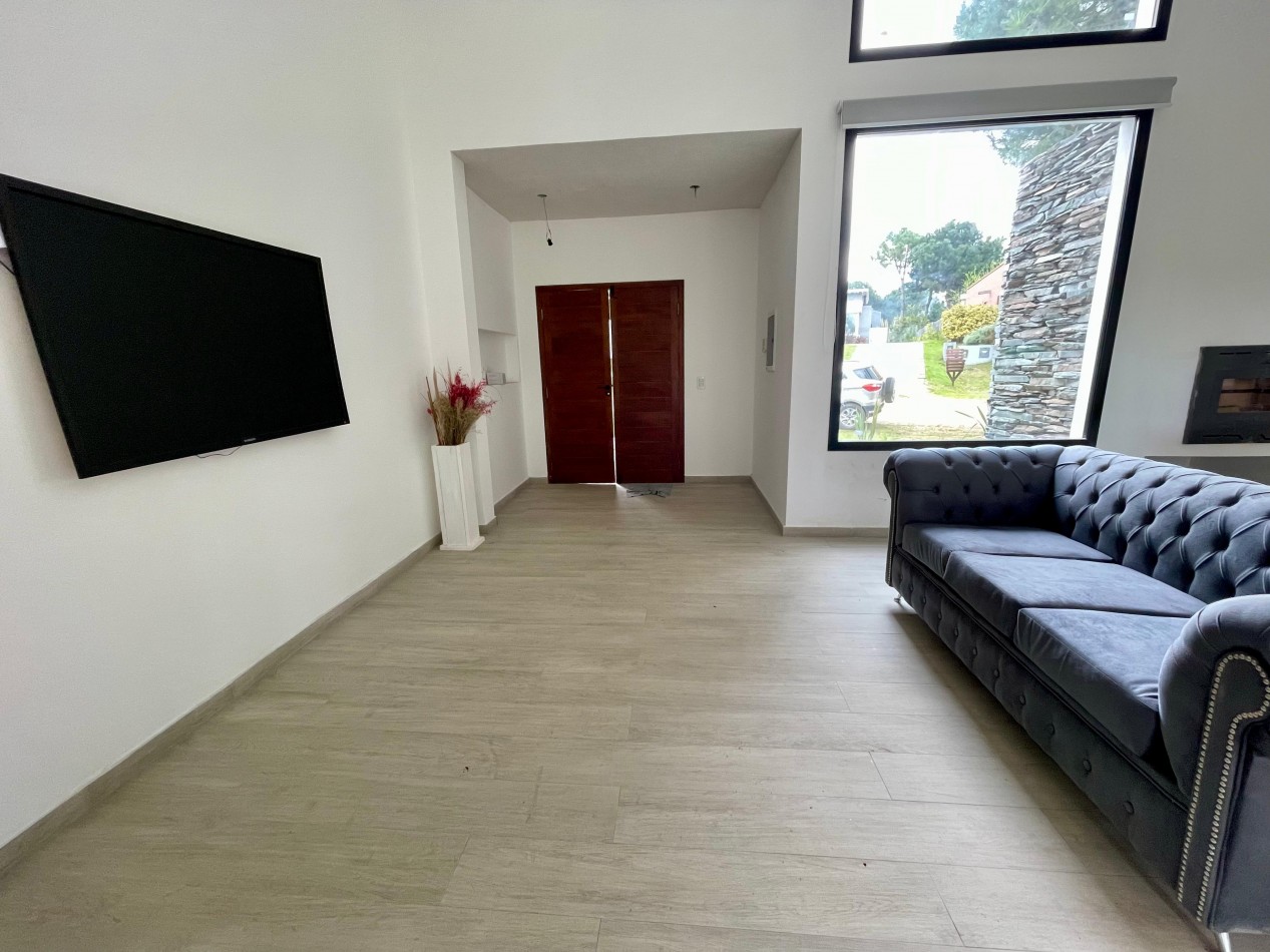 Casa en Venta en Pinamar A Estrenar Zona Nayades 4 ambientes + 2 Baños + Galeria Techada + Gas natural FINANCIA 50%