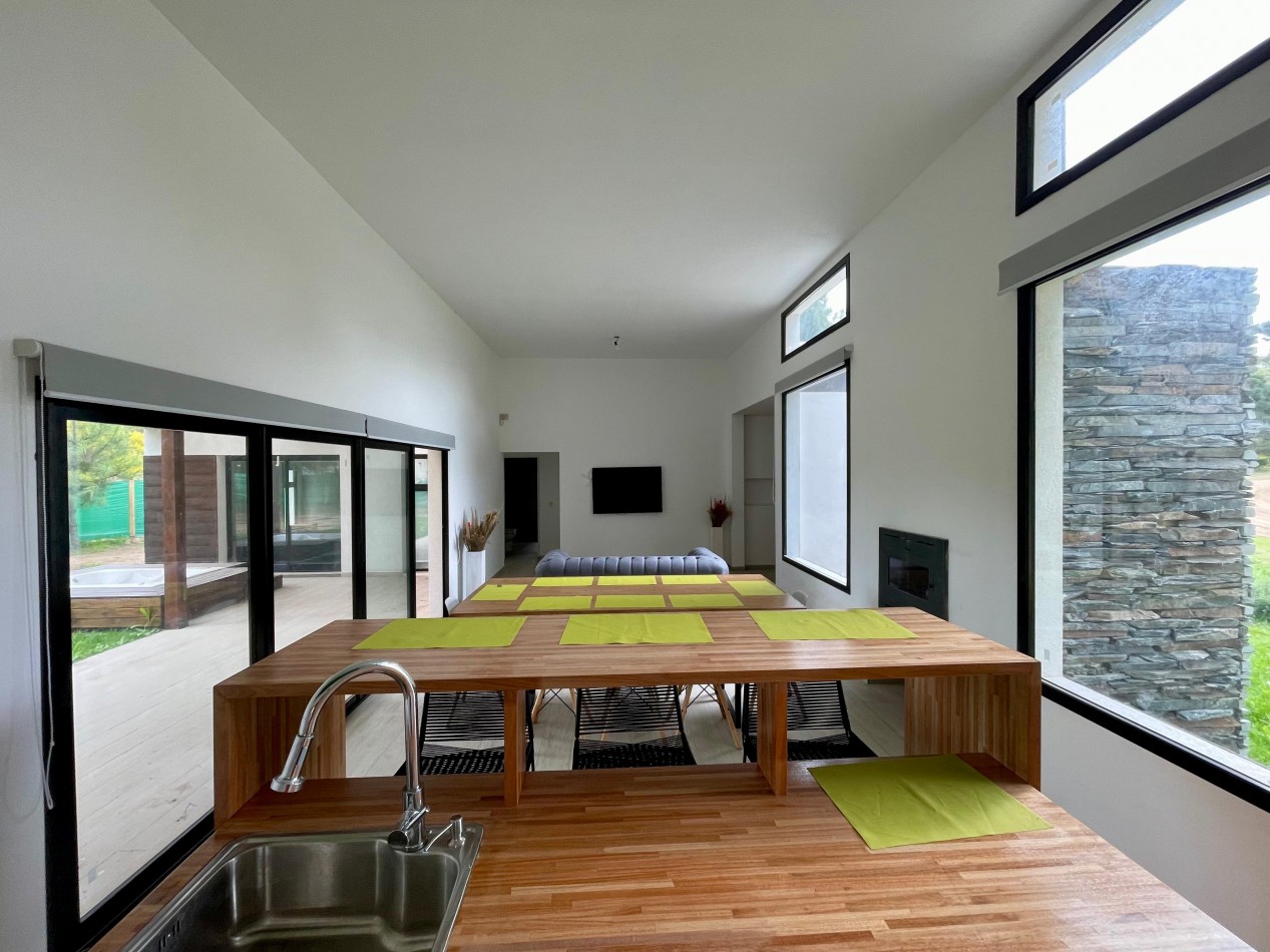 Casa en Venta en Pinamar A Estrenar Zona Nayades 4 ambientes + 2 Baños + Galeria Techada + Gas natural FINANCIA 50%