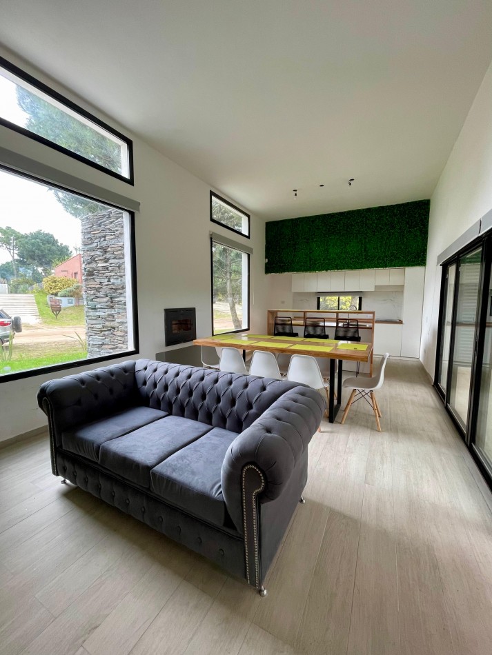 Casa en Venta en Pinamar A Estrenar Zona Nayades 4 ambientes + 2 Baños + Galeria Techada + Gas natural FINANCIA 50%
