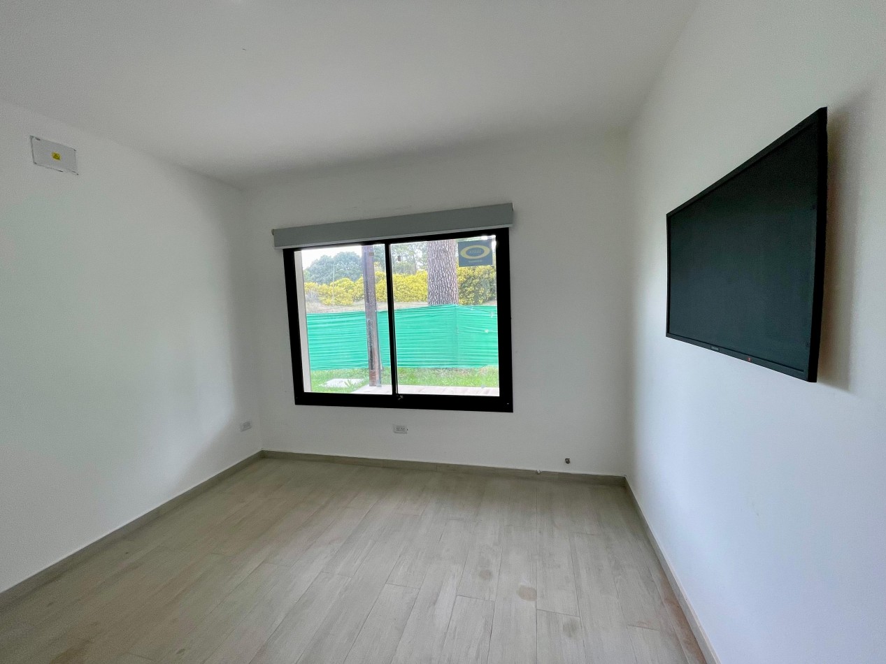Casa en Venta en Pinamar A Estrenar Zona Nayades 4 ambientes + 2 Baños + Galeria Techada + Gas natural FINANCIA 50%