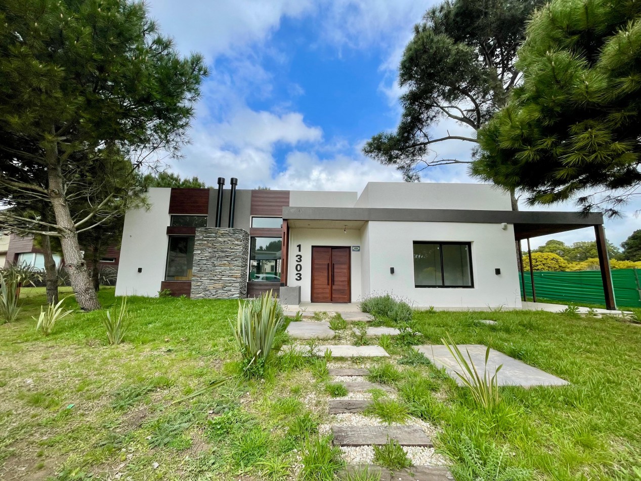 Casa en Venta en Pinamar A Estrenar Zona Nayades 4 ambientes + 2 Baños + Galeria Techada + Gas natural FINANCIA 50%
