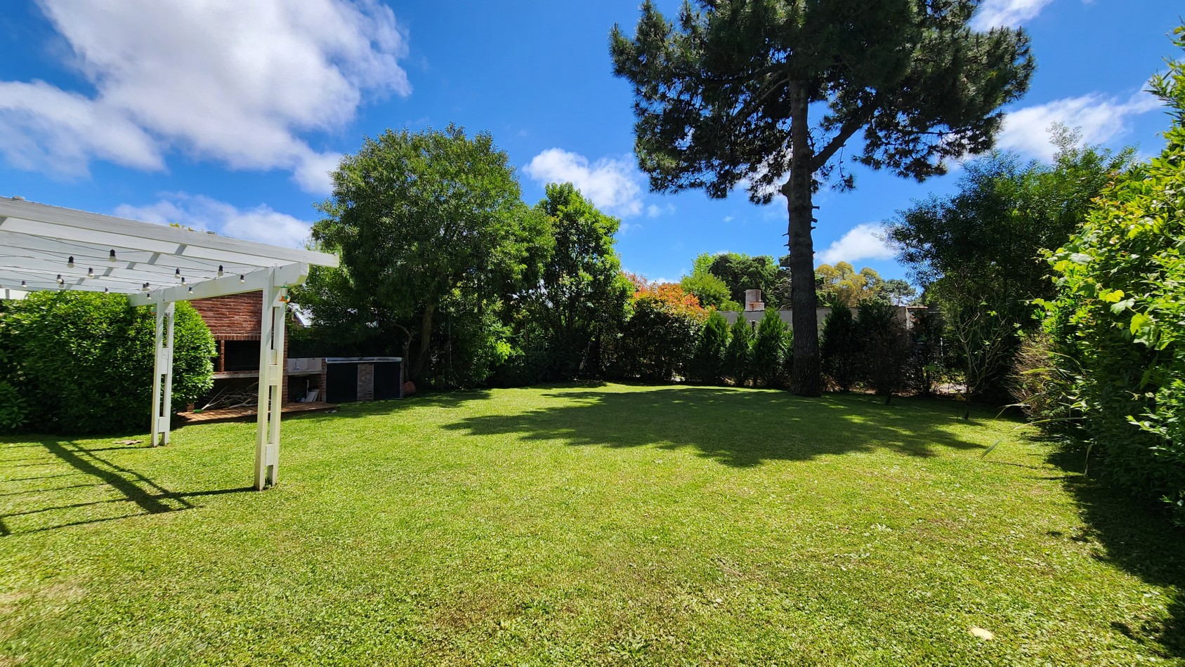 Casa en Venta Pinamar-Valeria del Mar 3 Ambientes Toilette + Baño Gas natural Radiadores Gran Parque