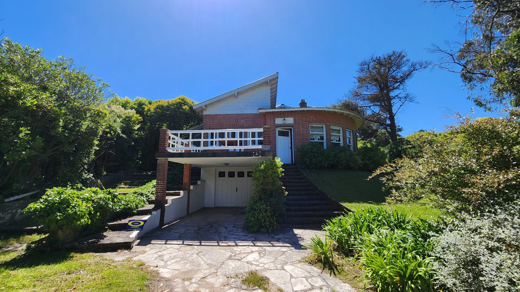 Casa en Venta Pinamar Zona Iglesia A 200 mts del Mar 4 Dormitorios Terraza Garage Jardin Garaje Gas natural