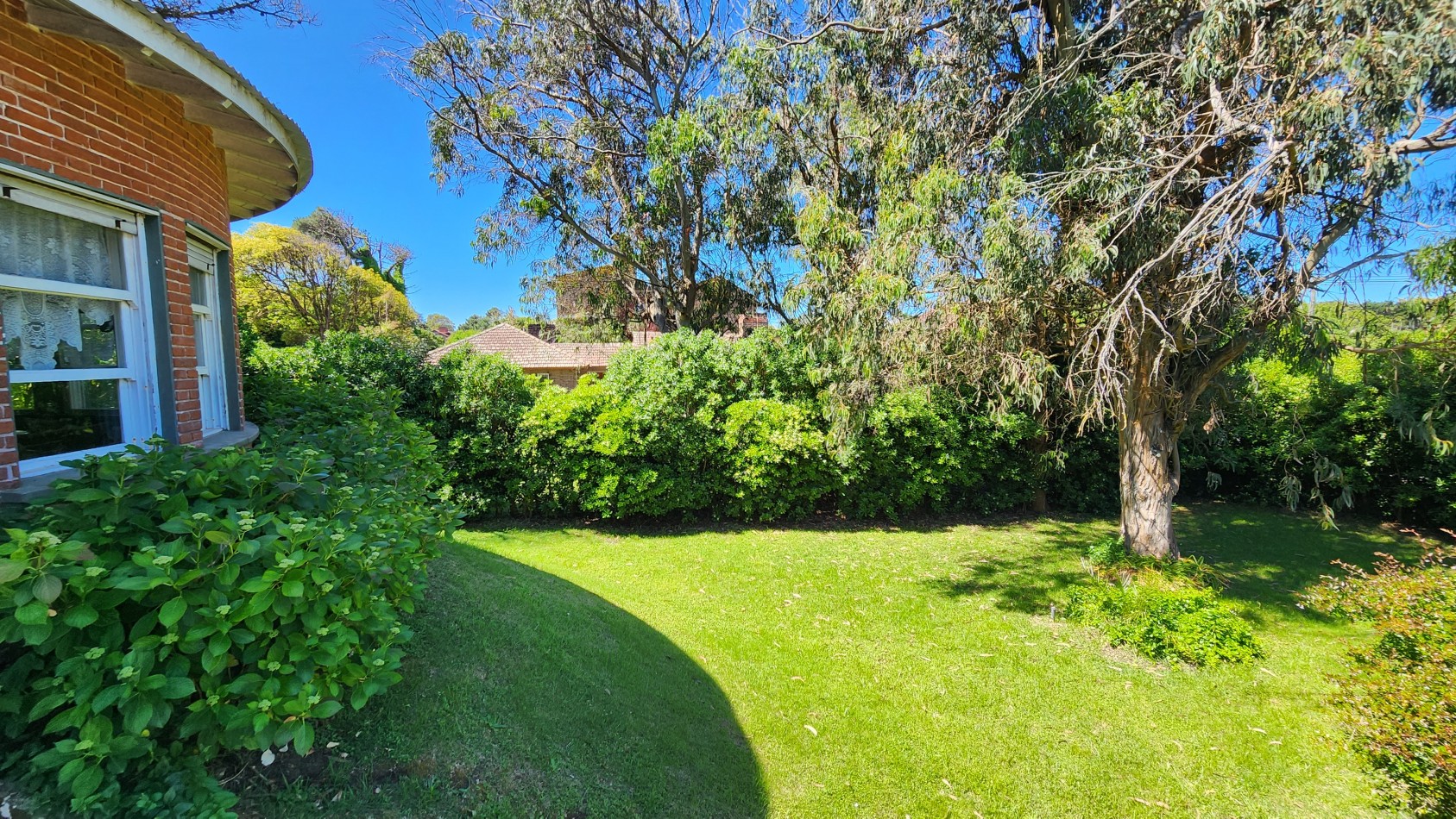 Casa en Venta Pinamar Zona Iglesia A 200 mts del Mar 4 Dormitorios Terraza Garage Jardin Garaje Gas natural