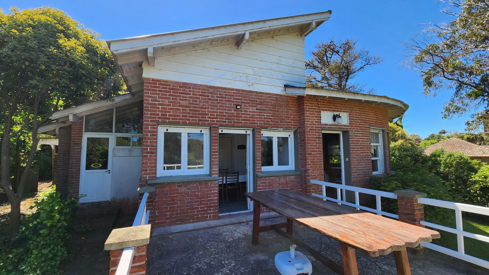 Casa en Venta Pinamar Zona Iglesia A 200 mts del Mar 4 Dormitorios Terraza Garage Jardin Garaje Gas natural