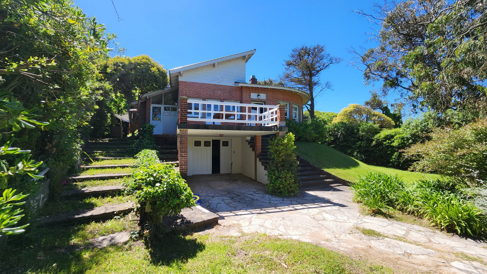 Casa en Venta Pinamar Zona Iglesia A 200 mts del Mar 4 Dormitorios Terraza Garage Jardin Garaje Gas natural