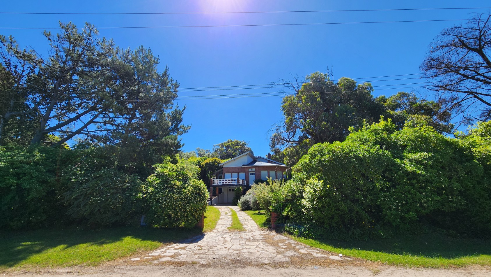 Casa en Venta Pinamar Zona Iglesia A 200 mts del Mar 4 Dormitorios Terraza Garage Jardin Garaje Gas natural