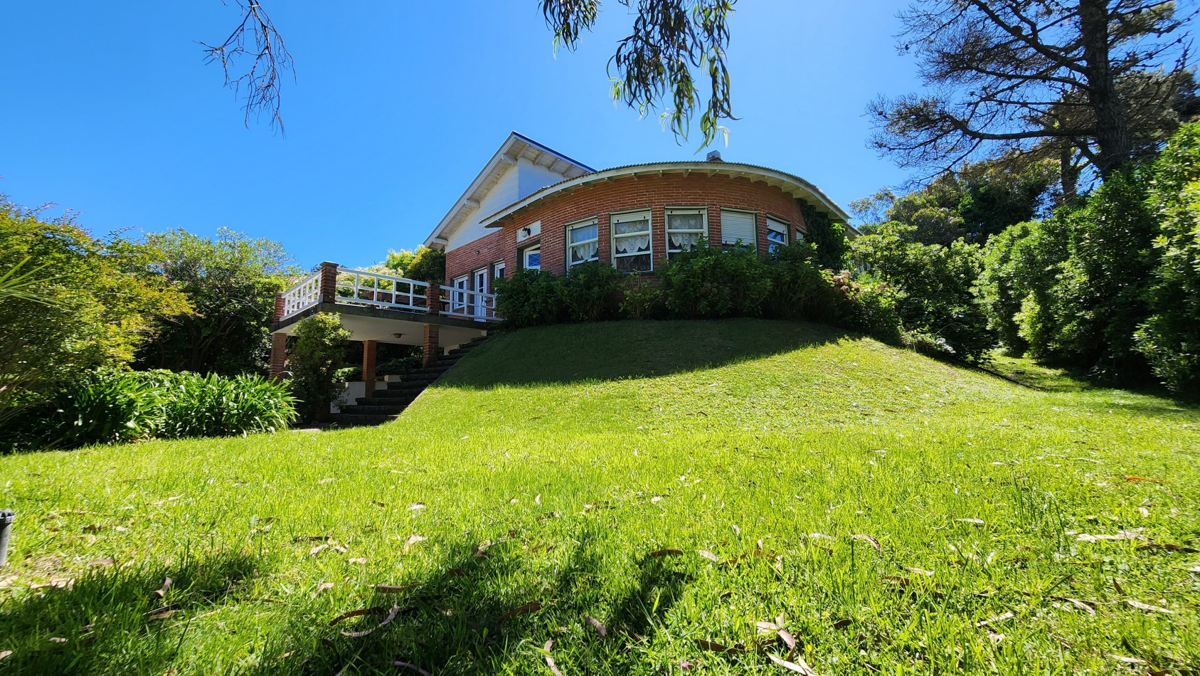 Casa en Venta Pinamar Zona Iglesia A 200 mts del Mar 4 Dormitorios Terraza Garage Jardin Garaje Gas natural