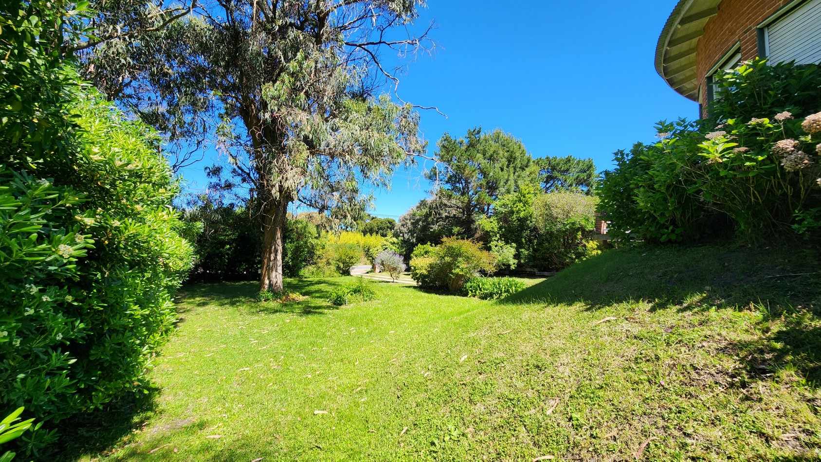 Casa en Venta Pinamar Zona Iglesia A 200 mts del Mar 4 Dormitorios Terraza Garage Jardin Garaje Gas natural