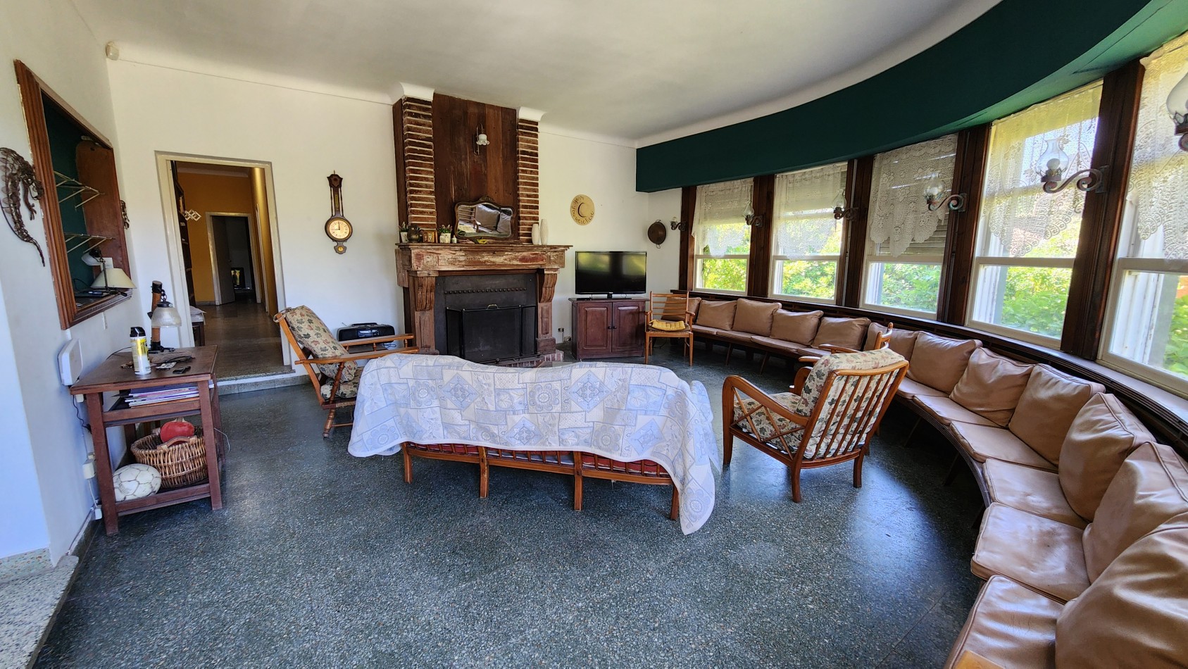 Casa en Venta Pinamar Zona Iglesia A 200 mts del Mar 4 Dormitorios Terraza Garage Jardin Garaje Gas natural