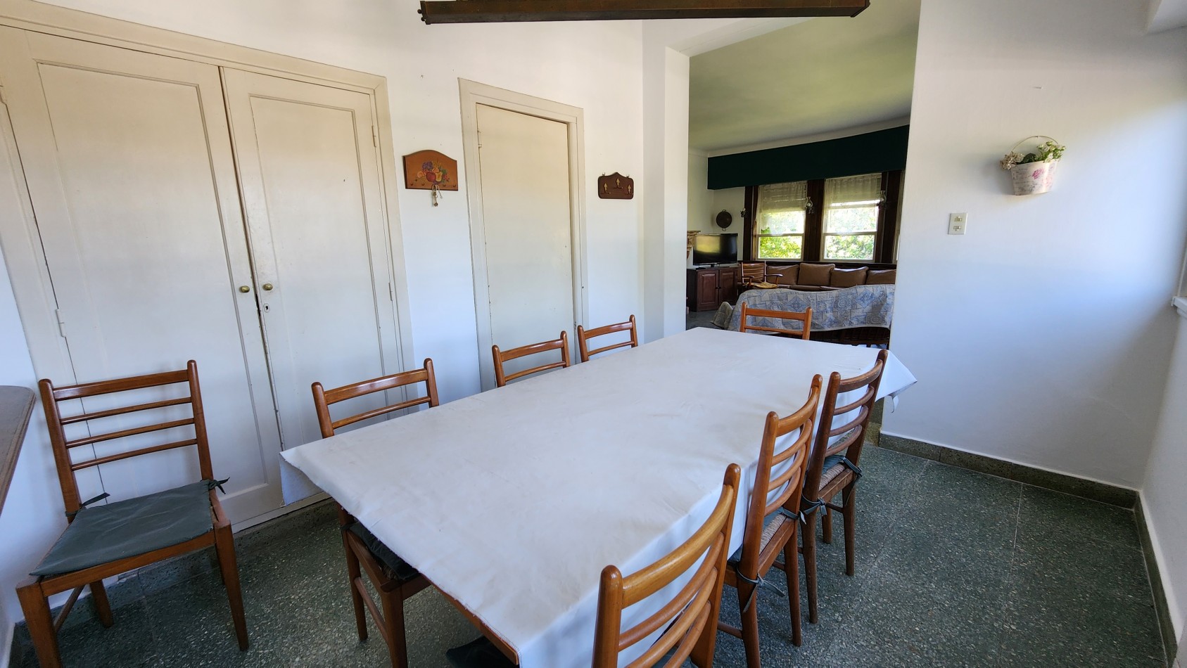 Casa en Venta Pinamar Zona Iglesia A 200 mts del Mar 4 Dormitorios Terraza Garage Jardin Garaje Gas natural