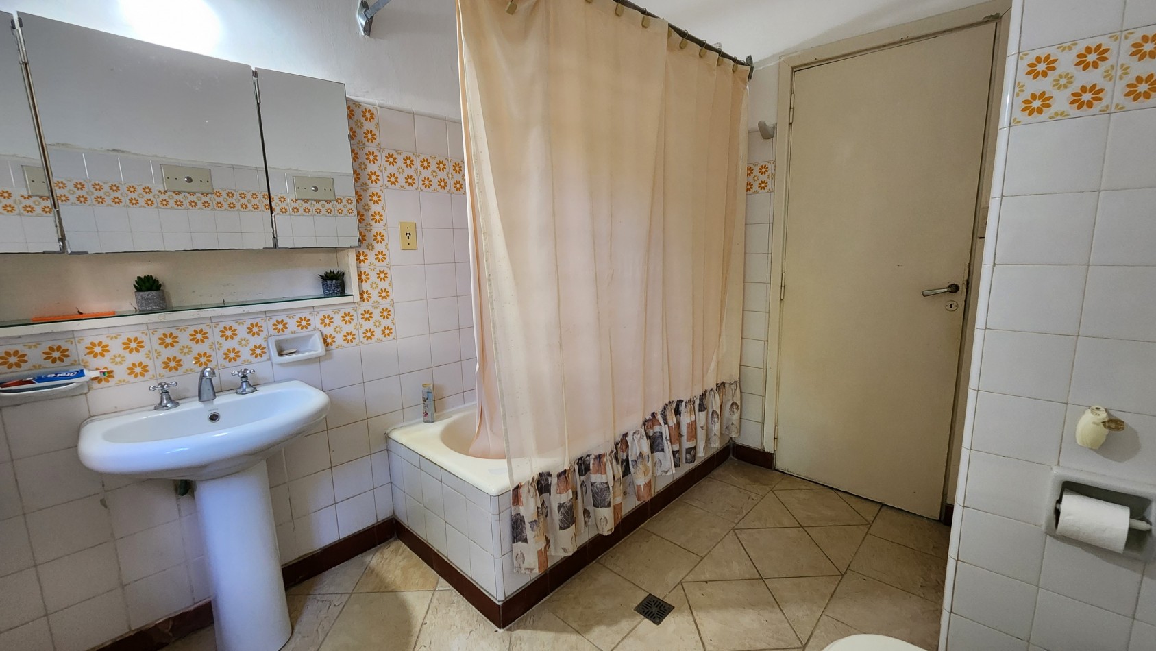 Casa en Venta Pinamar Zona Iglesia A 200 mts del Mar 4 Dormitorios Terraza Garage Jardin Garaje Gas natural