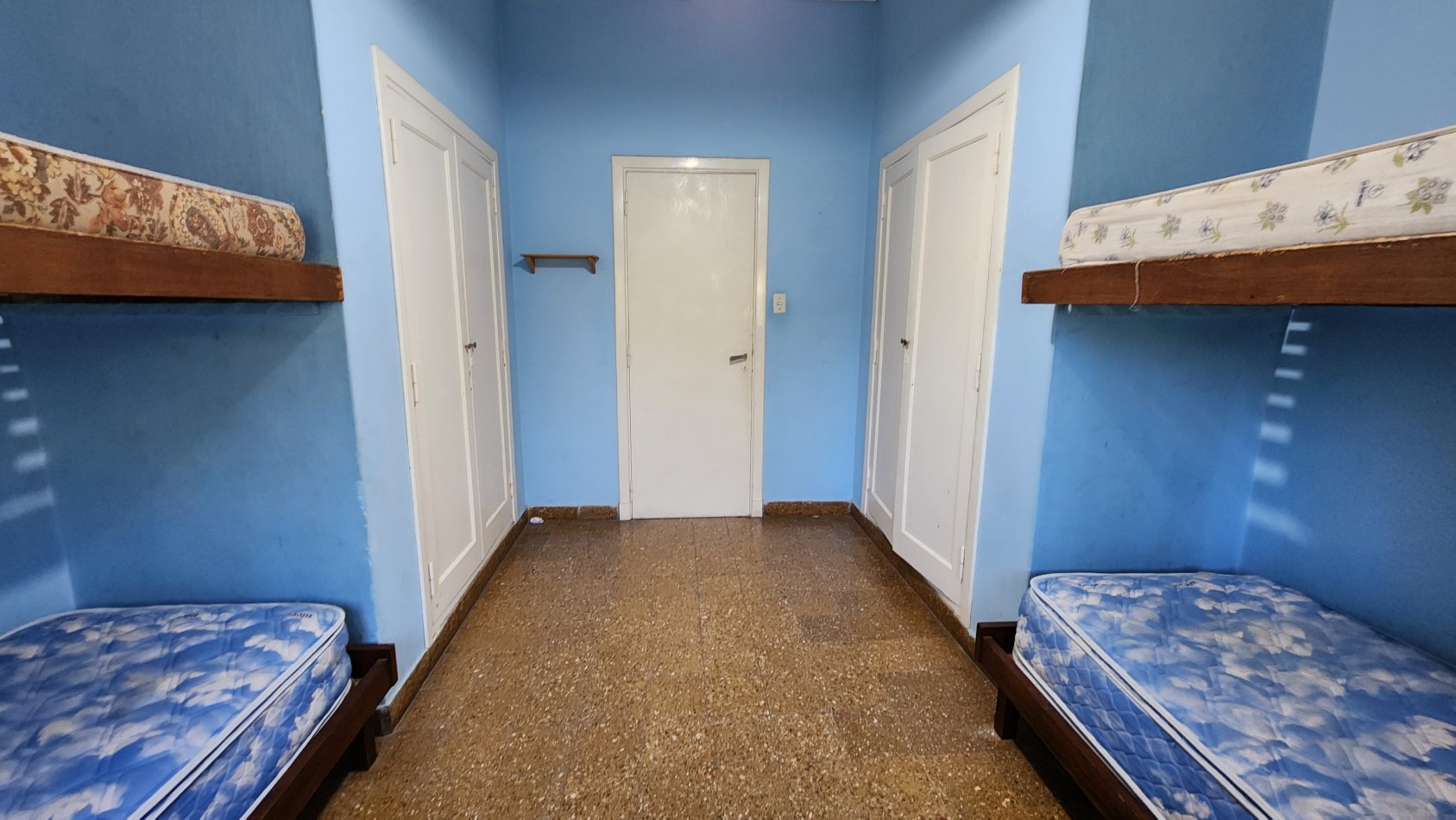 Casa en Venta Pinamar Zona Iglesia A 200 mts del Mar 4 Dormitorios Terraza Garage Jardin Garaje Gas natural