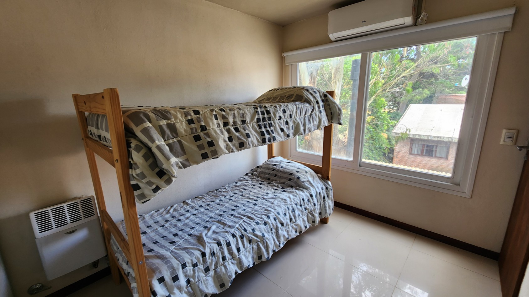 Impecable departamento de 3 ambientes.