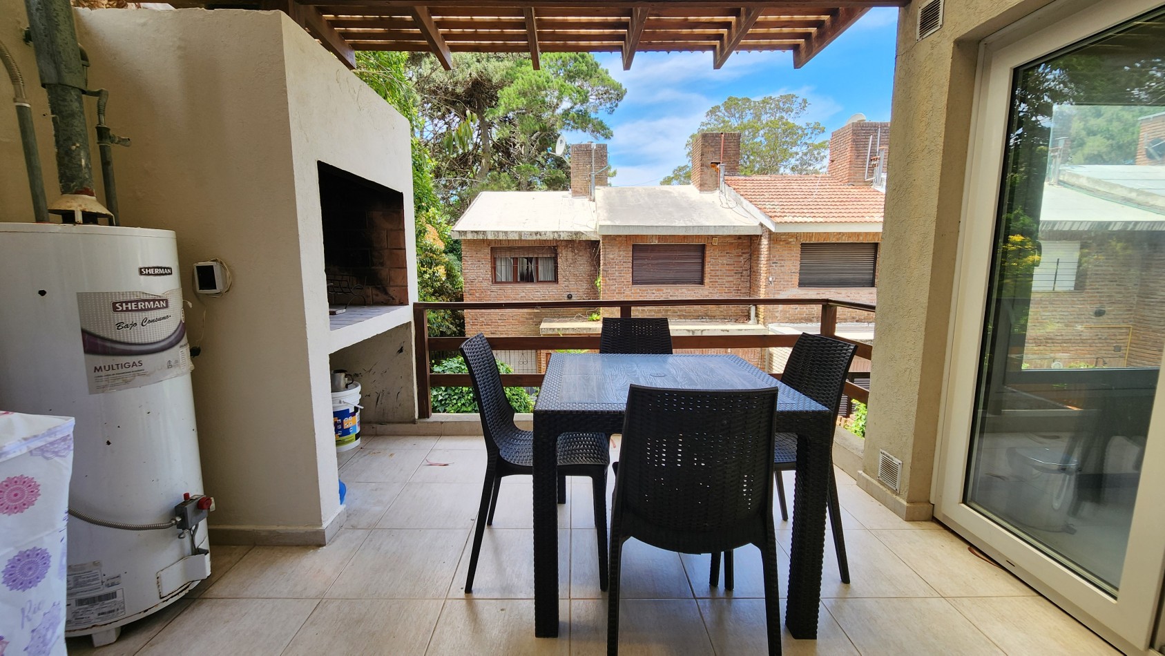 Impecable departamento de 3 ambientes.