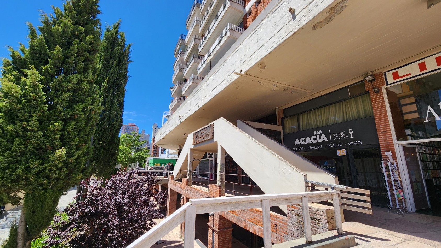 Local en Venta en Pinamar Centro Galeria Marvento 2 plantas Apto comercial-Gastronomico-Residencial + Gas natural