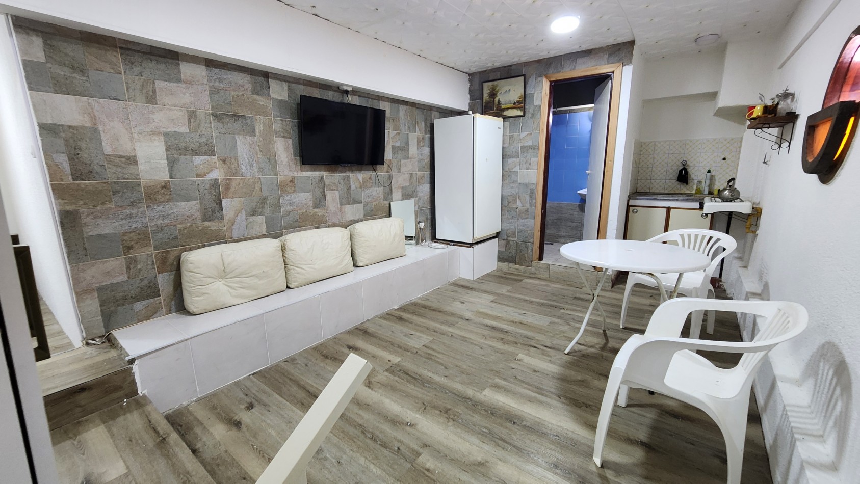 Local + Vivienda en Venta Pinamar Centro Edificio San Sebastian 35 m2 Gas natural Refaccionado