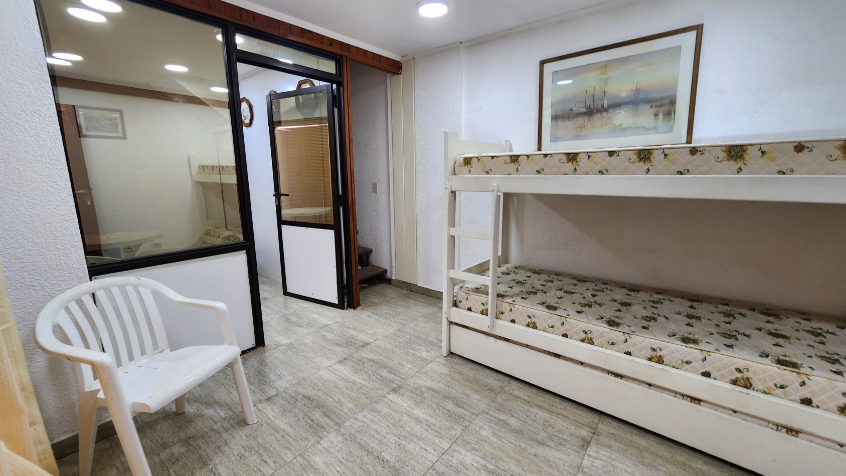 Local + Vivienda en Venta Pinamar Centro Edificio San Sebastian 35 m2 Gas natural Refaccionado