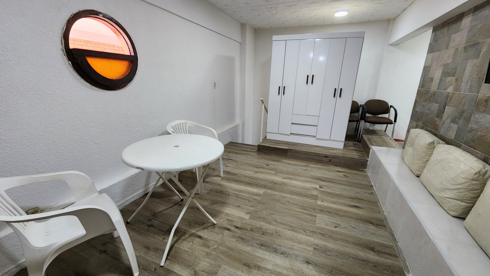 Local + Vivienda en Venta Pinamar Centro Edificio San Sebastian 35 m2 Gas natural Refaccionado