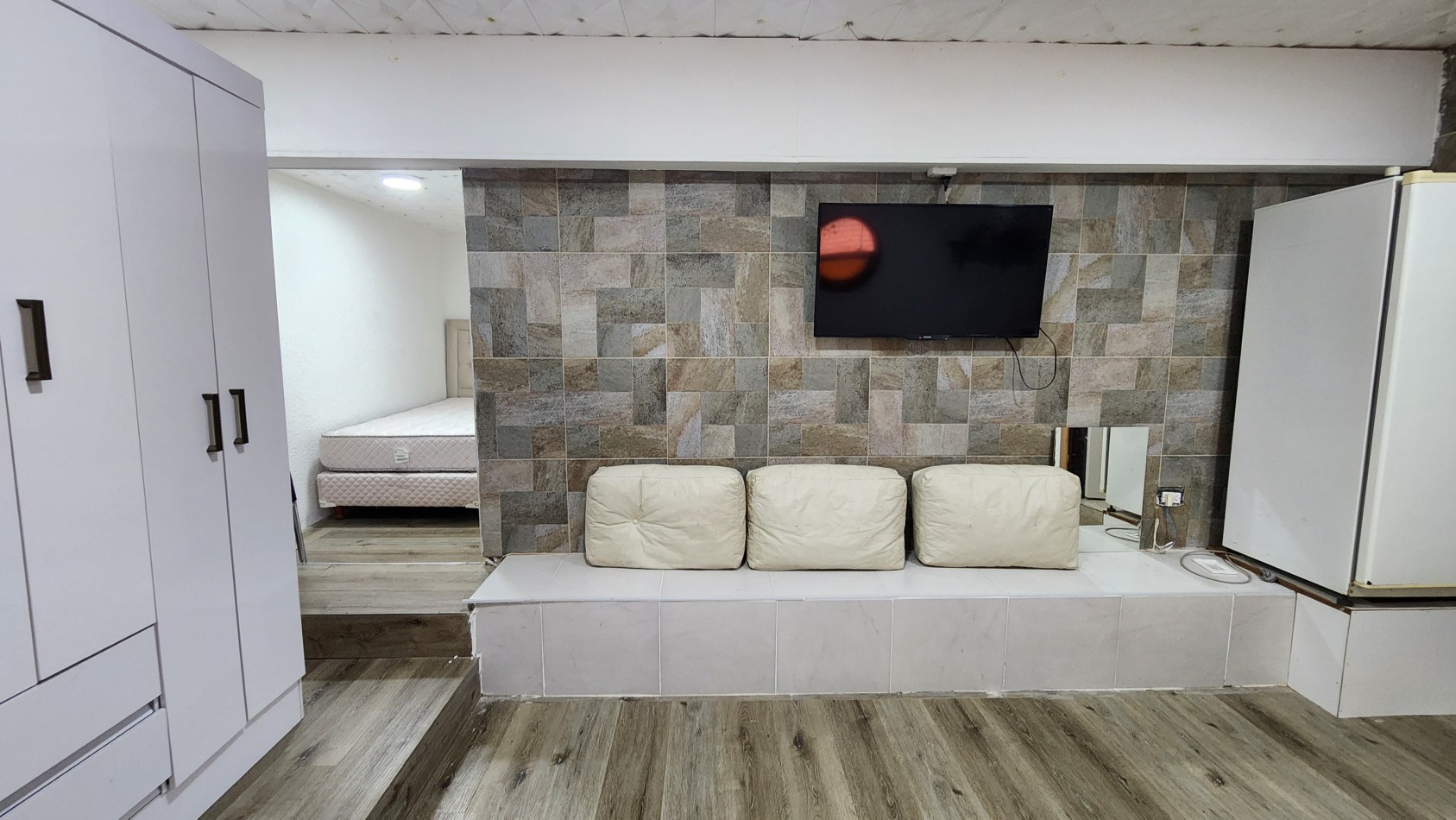 Local + Vivienda en Venta Pinamar Centro Edificio San Sebastian 35 m2 Gas natural Refaccionado