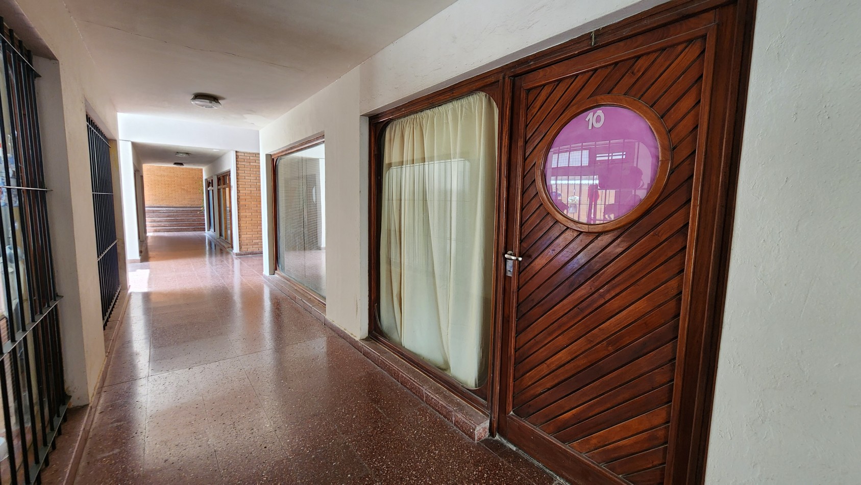 Local + Vivienda en Venta Pinamar Centro Edificio San Sebastian 35 m2 Gas natural Refaccionado