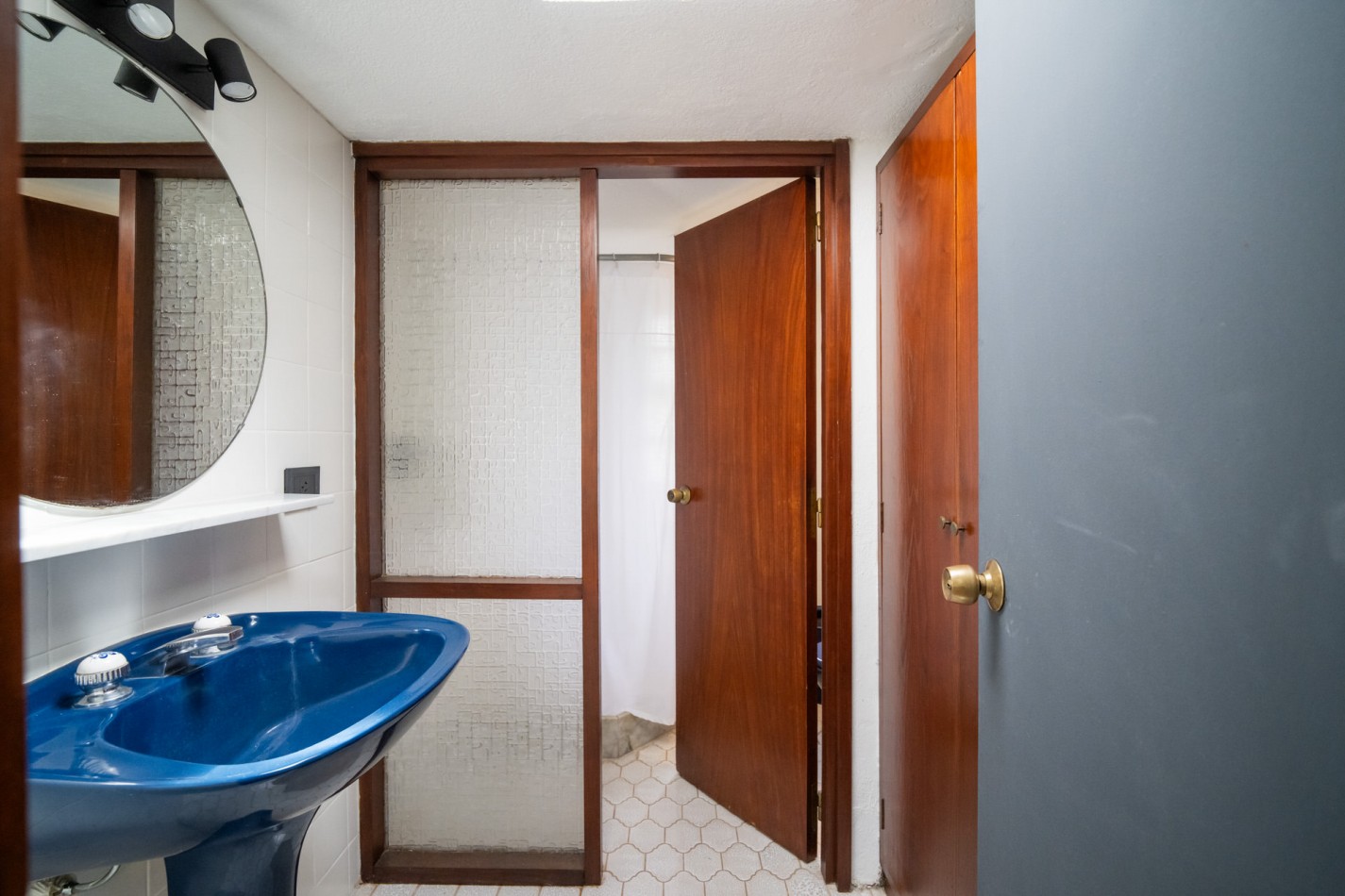 Casa en venta Pinamar zona Golf 5 ambientes + dependencia + departamento y gas natural