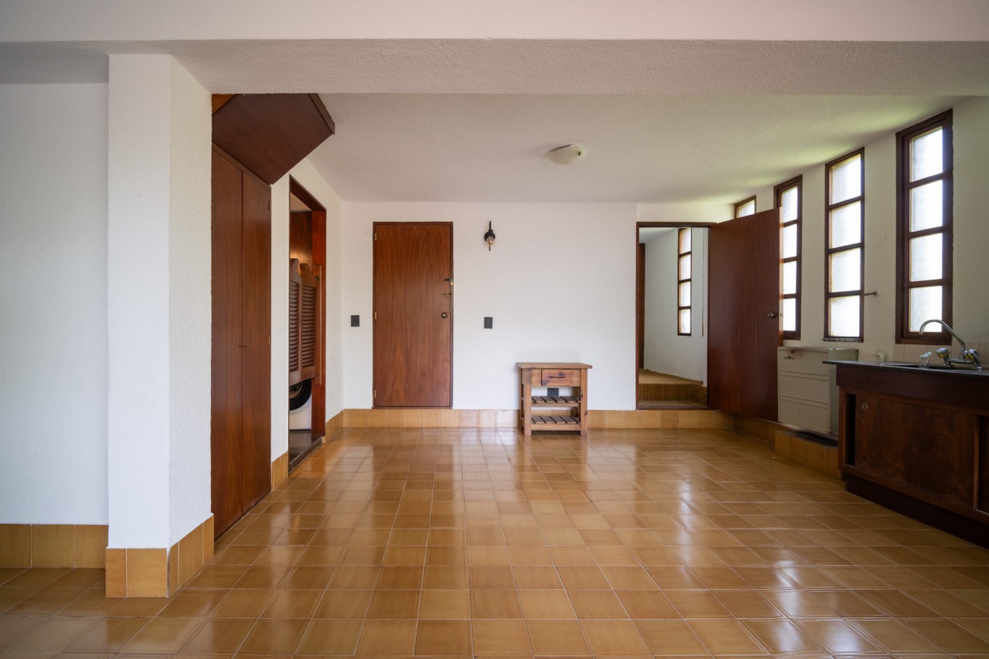 Casa en venta Pinamar zona Golf 5 ambientes + dependencia + departamento y gas natural